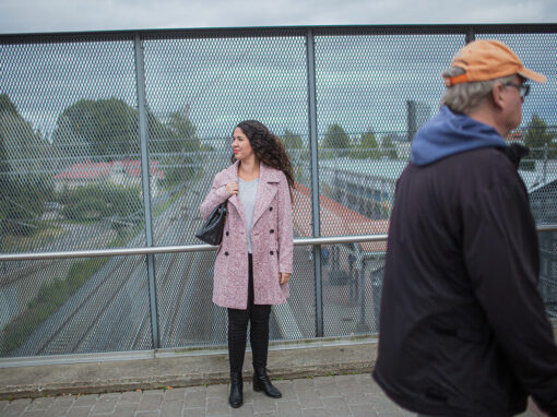 Anne leppäjärvi ylikulkusillalla.