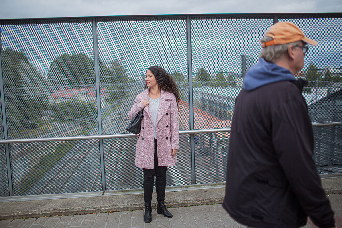 Anne leppäjärvi ylikulkusillalla.