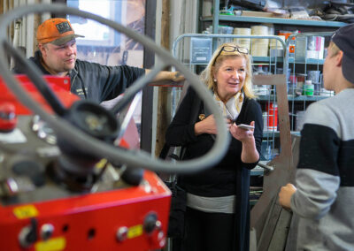 Jaana Selanderille lehden tekeminen on koko elämä, ja juttuvinkkejä tulee jopa ehtoollisella – Selvitimme, miten itsenäisillä lehdillä menee