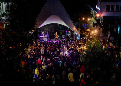 Kolme tapaa tienata tapahtumilla