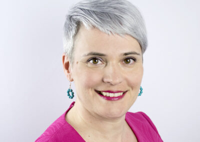 Valkoinen kurittaja toimii, hellevetti ei niinkään – suomen kielen asiantuntija arvioi median sääsanoja