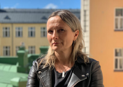 Journalismia, jossa eliitti ei mellasta – Reetta Räty luki sata paikallis- ja kaupunkilehteä ja jakaa nyt huomioitaan