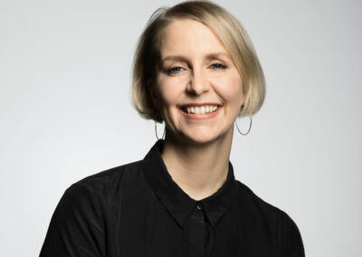 Nimitys: HS Vision tuottaja Anu-Elina Lehti lähettää terveisiä Arno Ahosniemelle ja sanoo, että suomalainen talousjournalismi on keskimäärin tylsää