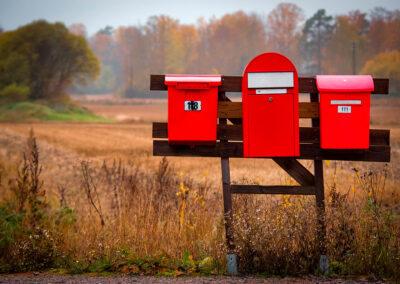 Suunnitelmat postilaista ja jakelutuesta huolettavat kustantajia: Jäljelle jäävät kolme postin jakelupäivää voisivat vaihdella ja tuettukin jakelu tulla liian kalliiksi
