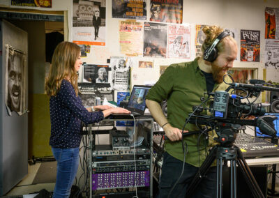 Kehitystiimi tukee Kaakon Viestinnän verkkosisältöjen uudistumista – ”Meitä ei kiinnosta, tuleeko joku lukemaan satunnaisesti Fingerporia”. Analytiikkaan perustuen omien toimittajien kolumneja ja ”mediumpituisia bulkkiuutisia” on vähennetty, uutisanalyysejä ja henkilöjuttuja taas lisätty.