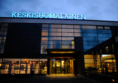 Toimitusten supistuminen saa riittää Mediatalo Keskisuomalaisen isoissa lehdissä – ”Olemme matkalla kohti aurinkoisia mäkiä, harjuja, vaaroja ja vuoria”