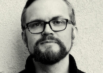 Uutiskirjeen kirjoittaa ihminen