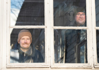 Ville Pernaan ja Erkka Railon hullut vuodet päivystävinä dosentteina: ”Sitä lopetti kymmeneltä illalla A-studiossa ja oli seuraavana aamuna kello 6.17 aamutelkkarissa”.