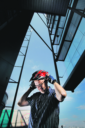 Helsingin Sanomien Kuukausiliitteen toimittaja Unto Hämäläinen. Kuvaaja: Touko Hujanen