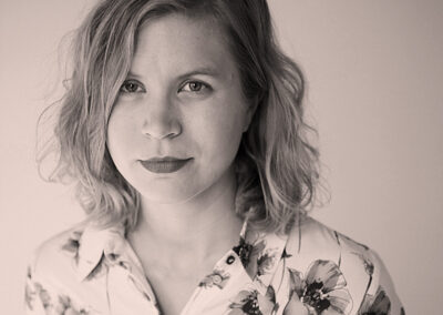 Vaikuttajista uutisoidaan kuin huonekaluista: yhteiskunnallinen keskustelu naisvaltaisella some-alustalla ei kelpaa uutismediaan