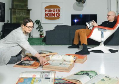 Pyysimme Reetta Rädyn ja Lauri Malkavaaran lukemaan vanhoja Nyt-liitteitä ja keskustelemaan featurejournalismin muutoksista.