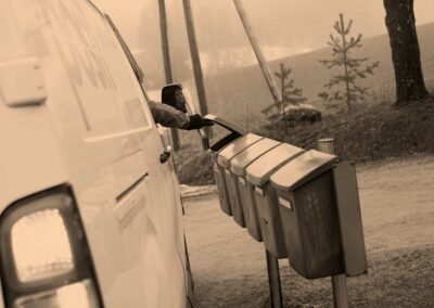 Postilain uudistus saattaa pakottaa paikallislehtiä ilmestymispäivien muutoksiin