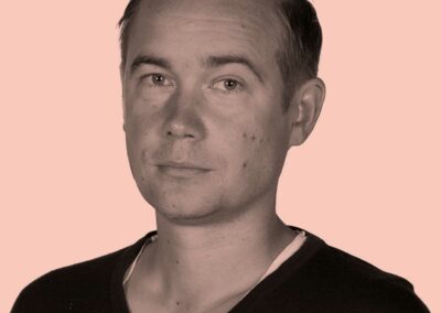 Haastateltava soittaa kesken perheillallisen – miten toimittaja erottaa työn ja vapaa-ajan?