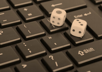 Rahapelaamisen vapautumisesta odotetaan piristysruisketta mediamainontaan: ”Ei tämä ole mikään Manulle illallinen -juttu”