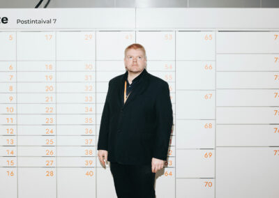 Jakeluhinnat vain nousevat mutta monien mielestä palvelu heikkenee – Postin johtaja Yrjö Eskola vastaa kritiikkiin