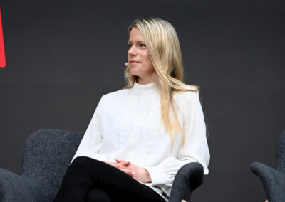 Helsingin Sanomien organisaatio mullistuu – pienet sisältötiimit korvaavat vanhan osastojaon ja kirjoittavien toimittajien määrä lisääntyy 